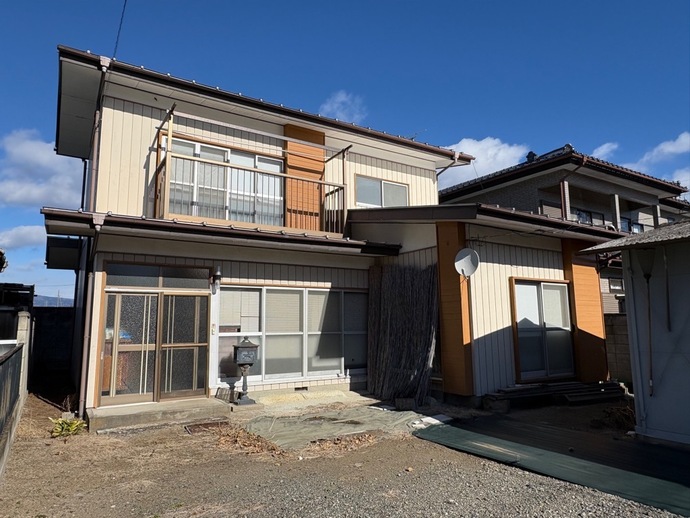 1970s wood house, 9-min walk to station, Gunma