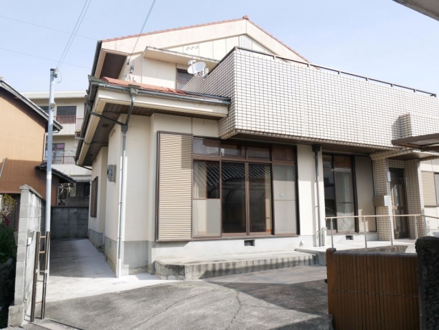 1990s concrete house in Hyogo