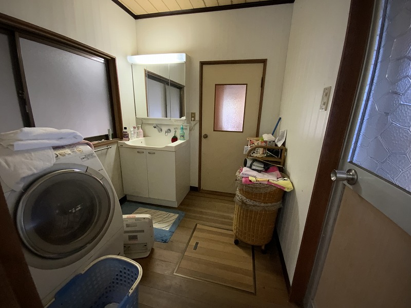 1950s wood house with storehouses in Yamaguchi