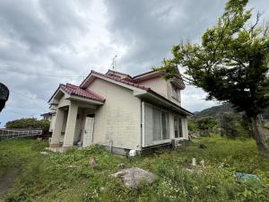 1980s wood house near the coast in Ushinefumoto, Tarumizu