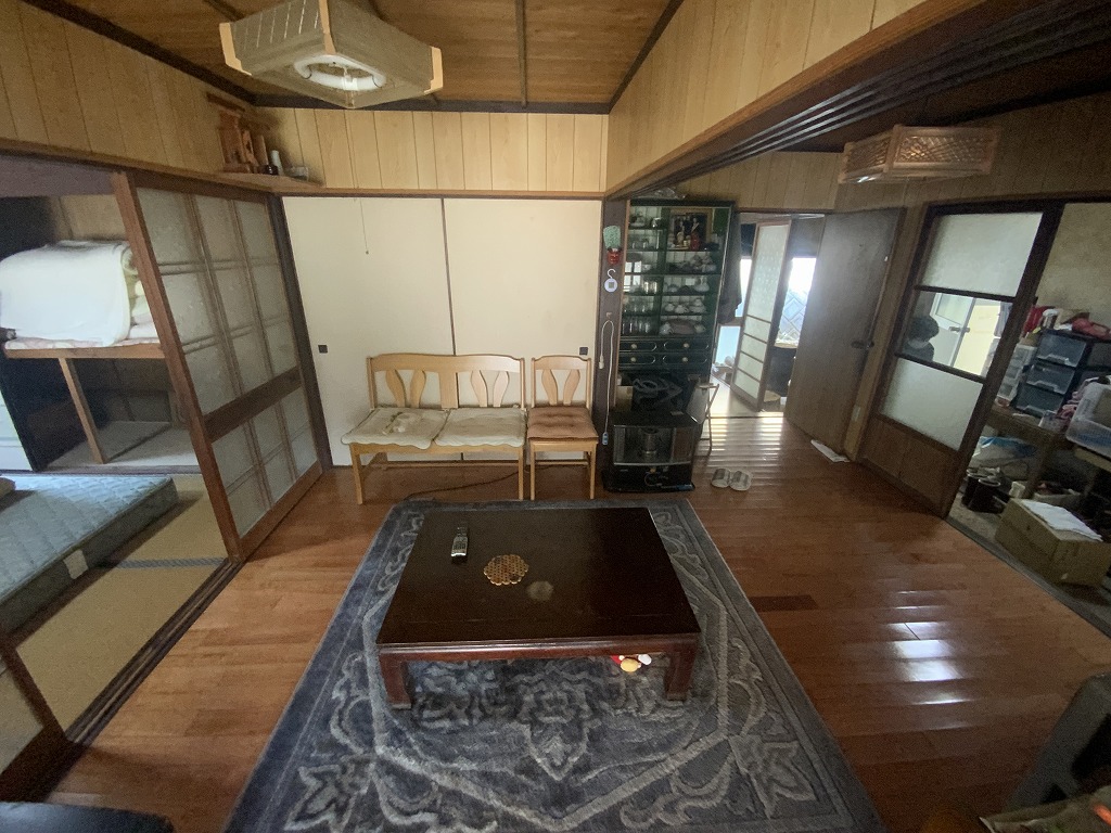 1970s wood house on a large plot in Yamaguchi