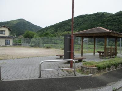 1970s wood house, 15-min walk to station, Ehime