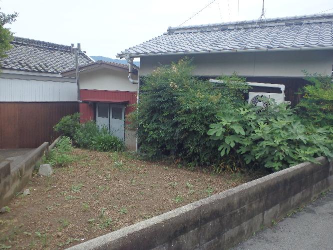 1930s wood house with outbuildings in Kagawa