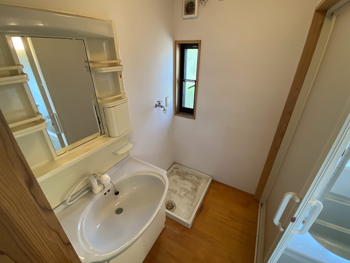 2000s wood house, 12-min walk to station, Toyama