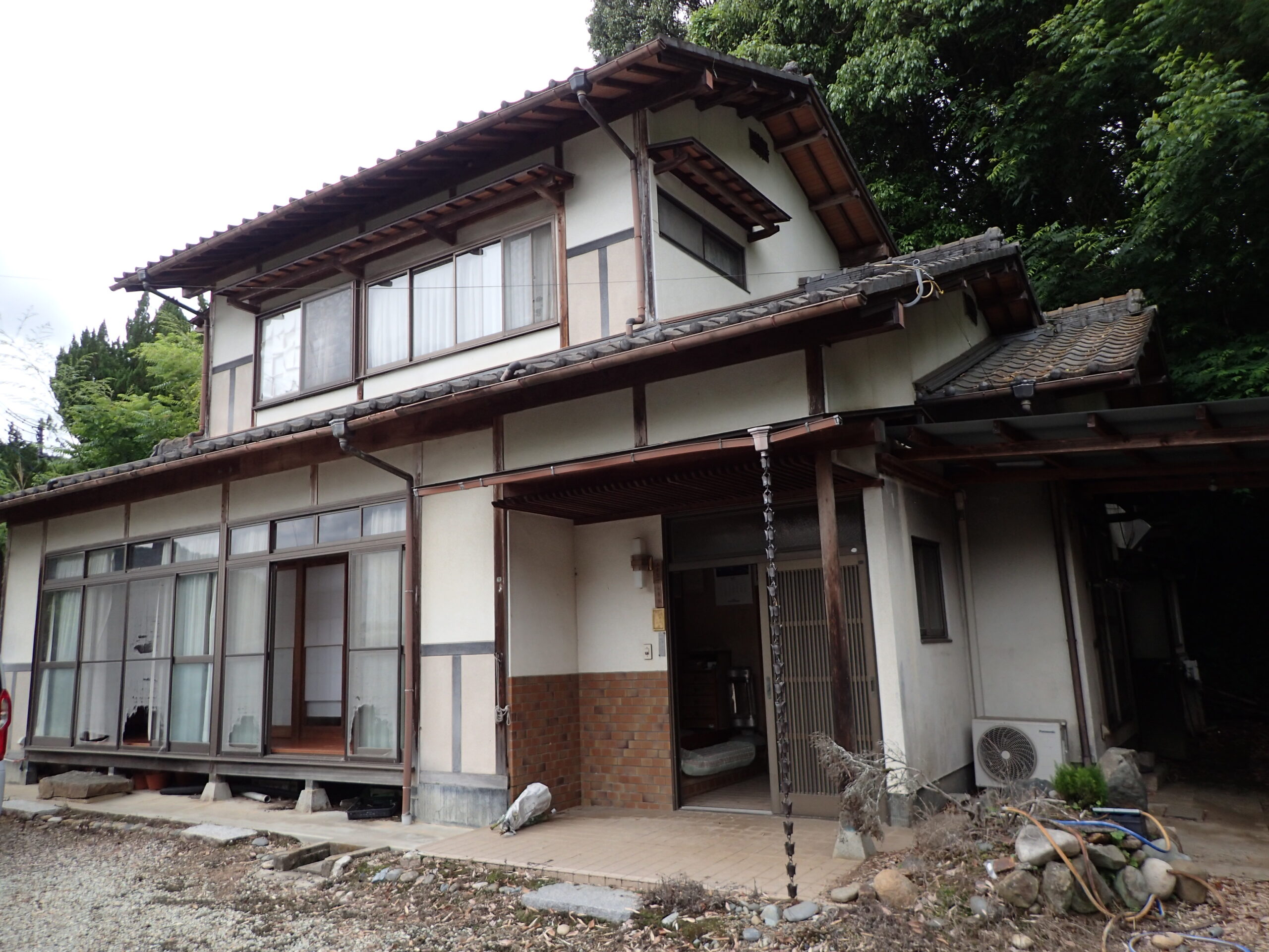 1980s wood house on a large plot in Okayama