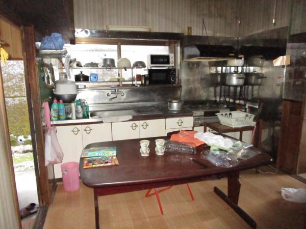1960s wood house with storehouses in Oita