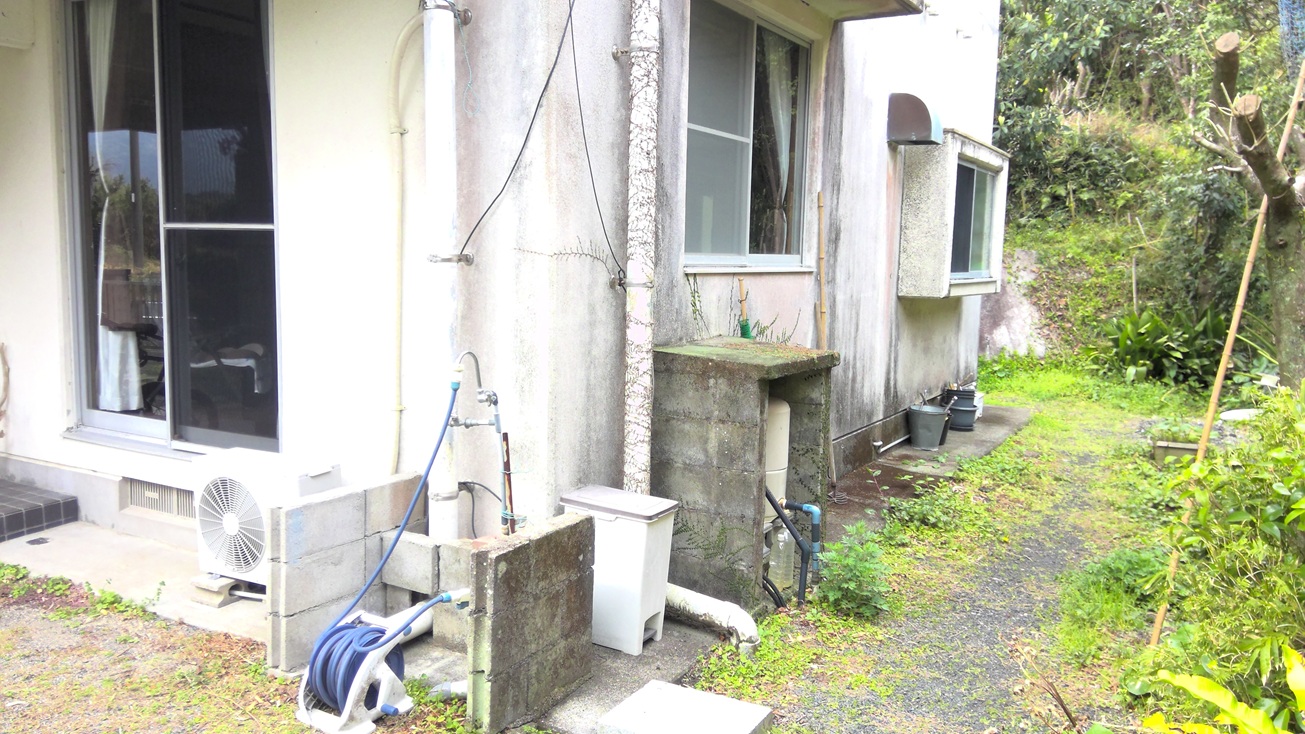 1990s concrete house in Uchinoura, Kimotsuki
