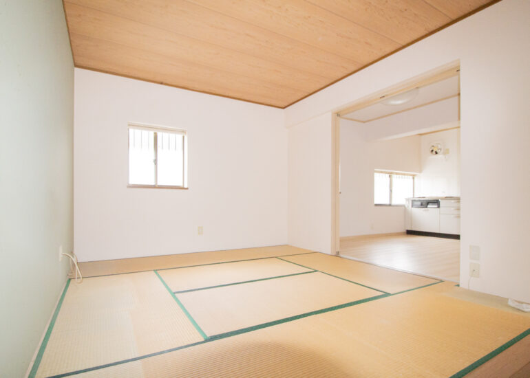 1990s wood house on a large plot in Matsusaka Kahada
