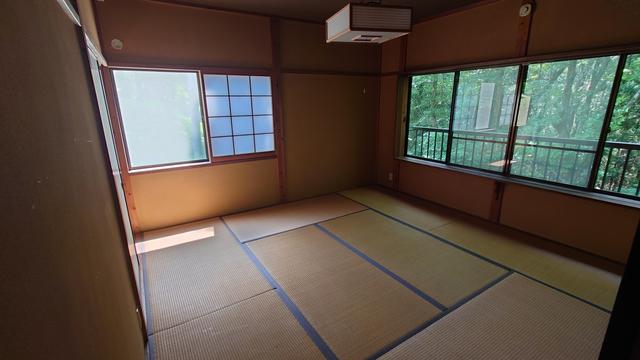 1980s wood house on a large plot in Iwate