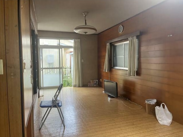 1970s wood house, 7-min walk to station, Shizuoka