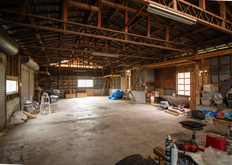 1970s wood house on a large plot in Matsusaka Kahada