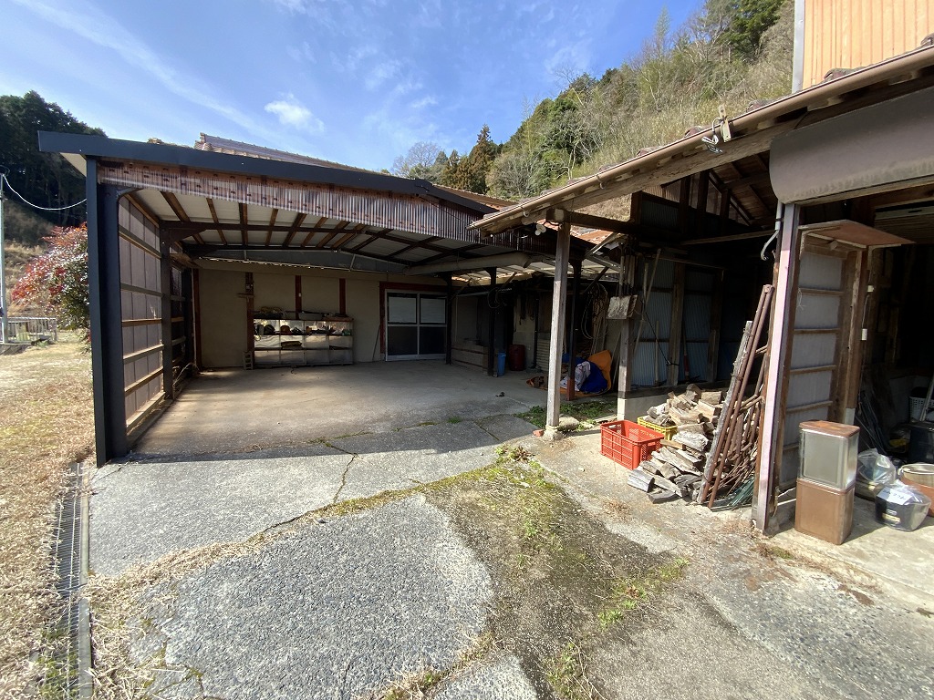 1970s wood house on a large plot in Yamaguchi