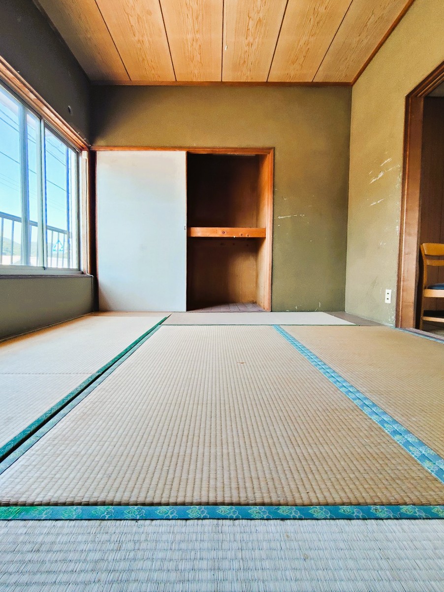1970s steel-frame house in Ehime
