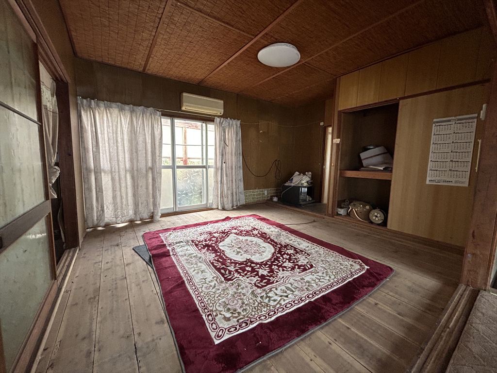 1970s wood house on a large plot in Mie