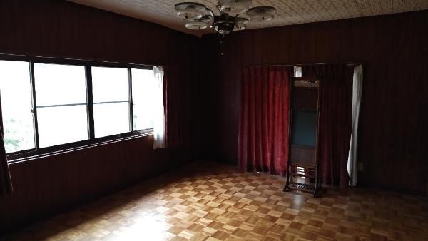 1970s wood house on a large plot in Hyogo