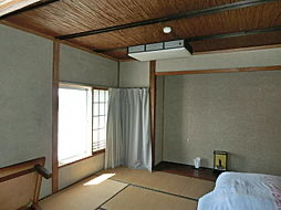 1920s wood house on a large plot in Niigata