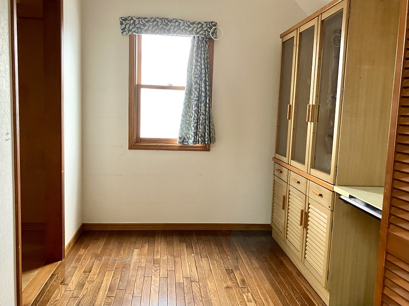 1990s wood house, 8-min walk to station, Tottori