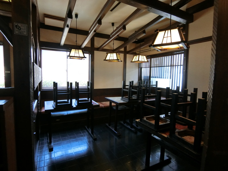 1990s wood house in Kochi