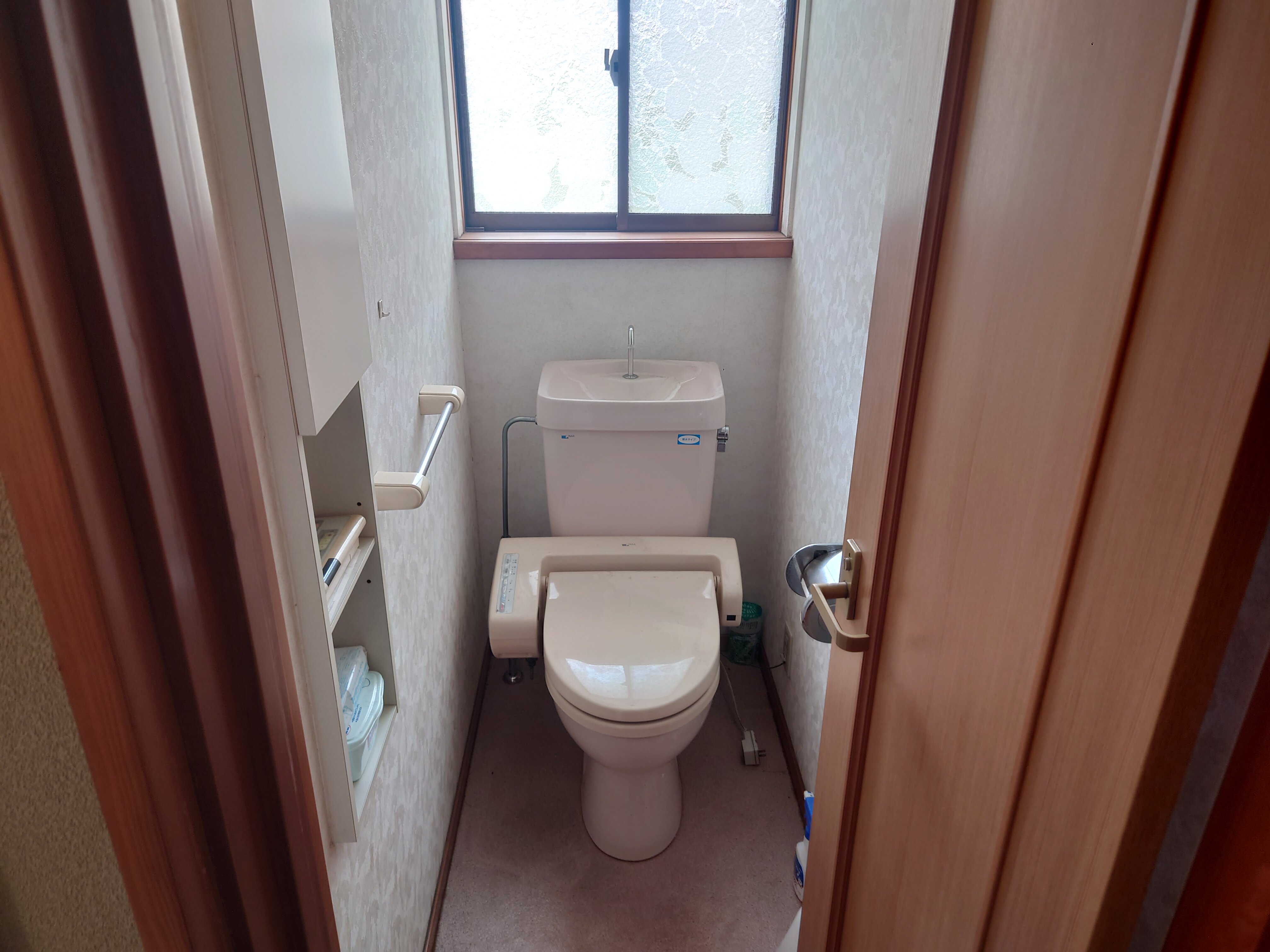 1990s wood house, 19-min walk to station, Okayama