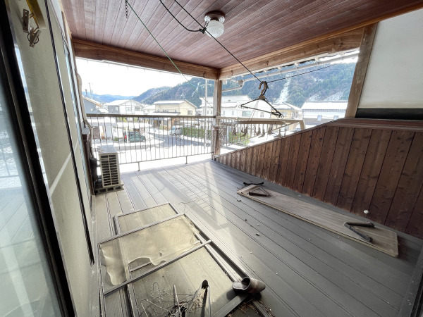 1980s wood house on a large plot in Tottori