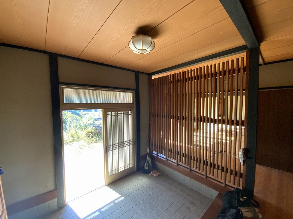1980s wood house on a large plot in Yamaguchi