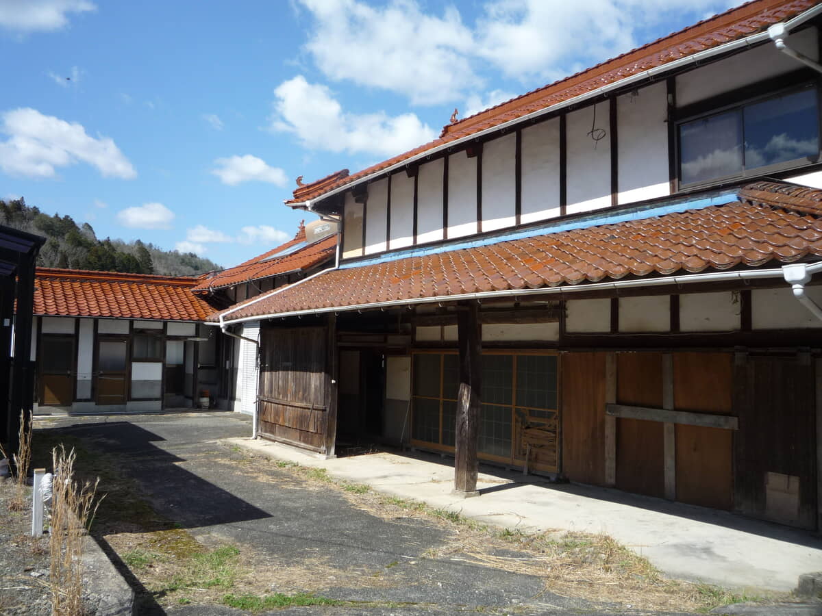 2000s wood house in Hiroshima