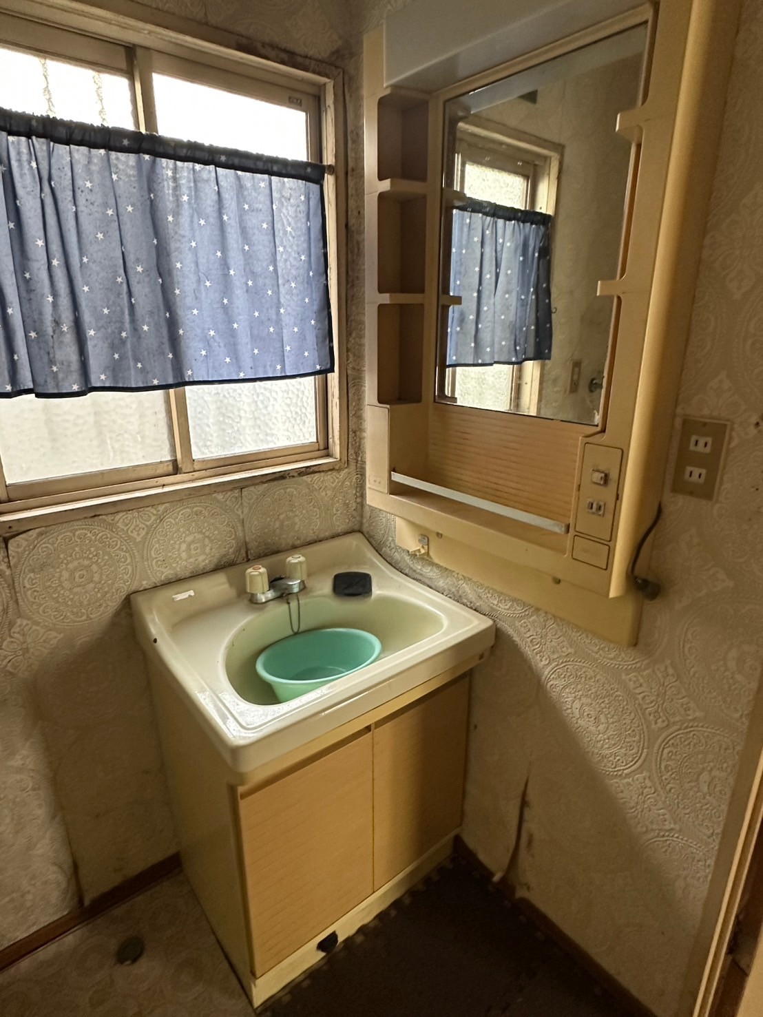 1970s steel-frame house in Ehime