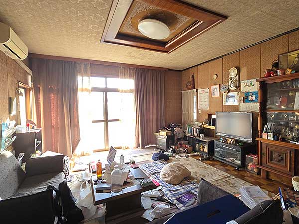 1980s wood house on a large plot in Iwate