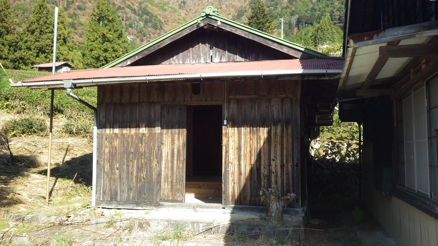 1950s wood house with storehouses in Shizuoka