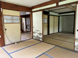 1950s wood house on a large plot in Niigata
