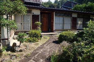1970s steel-frame house on a large plot in Yamaguchi