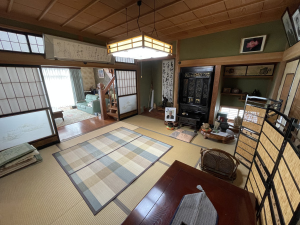 1980s wood house on a large plot in Tottori