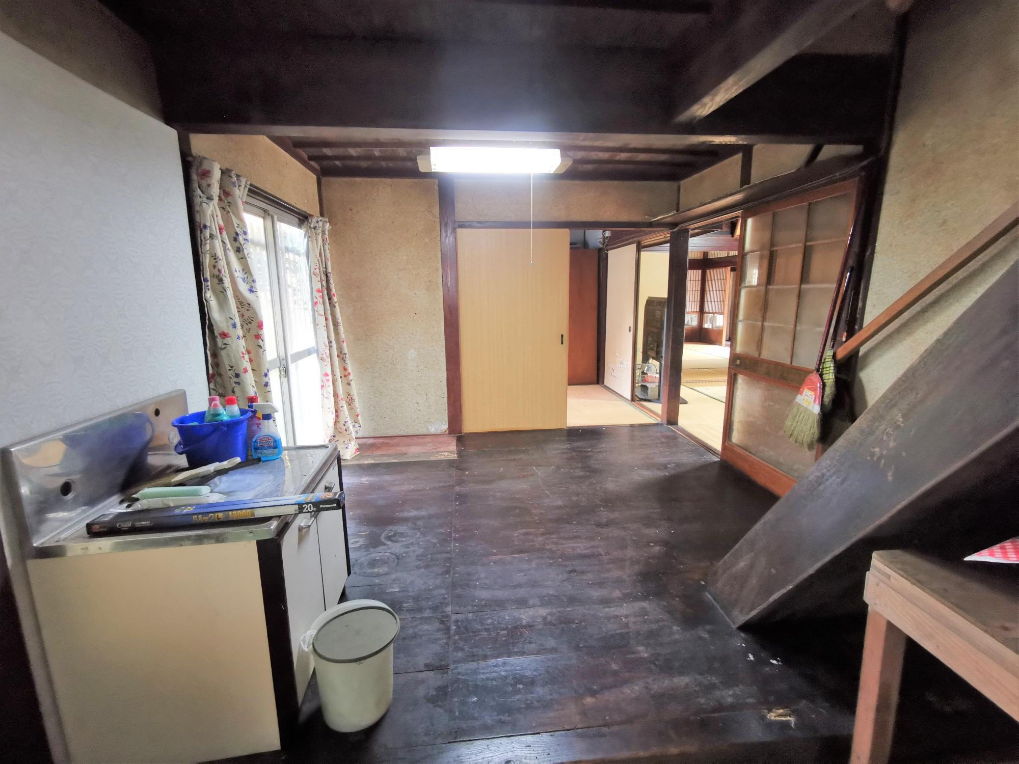 Wood house with outbuildings in Fukuoka