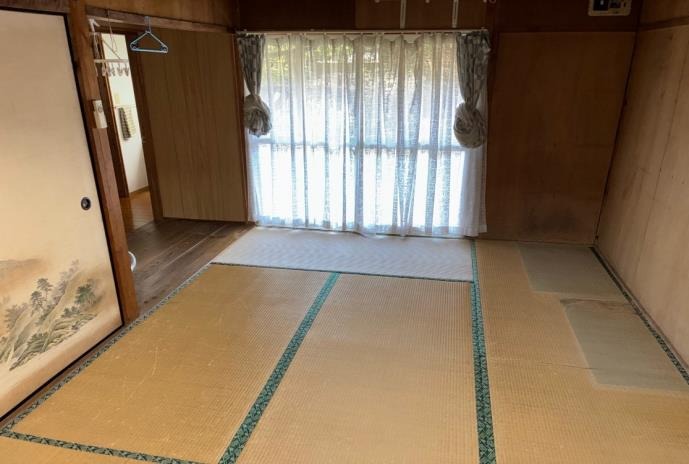 1960s wood house, 6-min walk to station, Takaono, Izumi