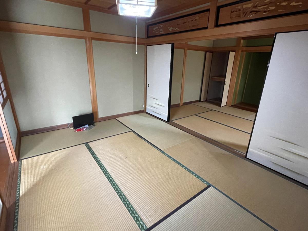 1980s wood house in Yosano, Kyoto, farmland, approval needed