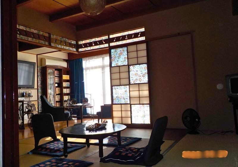 1970s concrete house, 5-min walk to station, Shizuoka