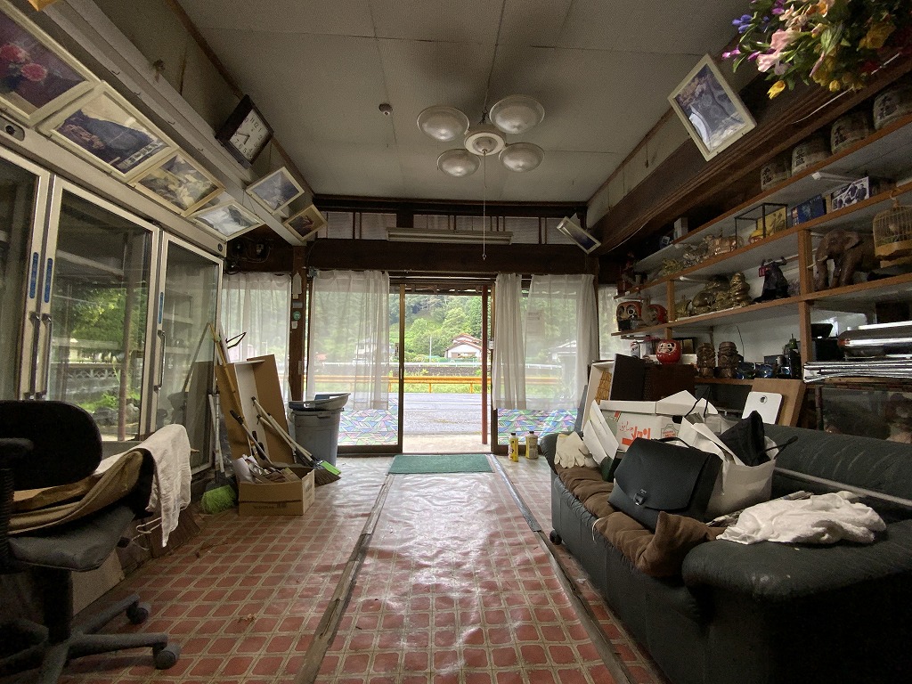 1940s wood house on a large plot in Yamaguchi