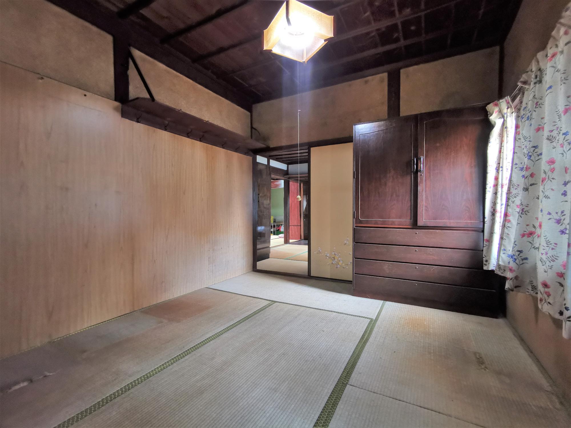 Wood house with outbuildings in Fukuoka