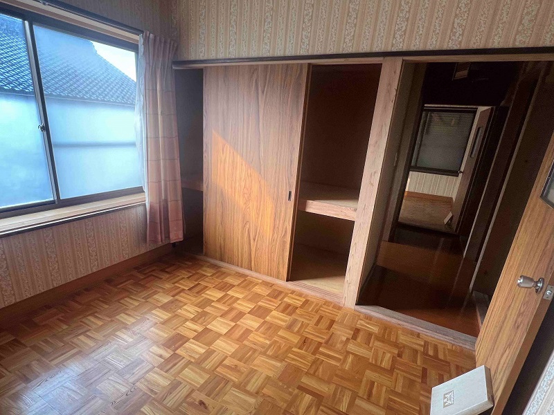 1970s wood house on a large plot in Tottori