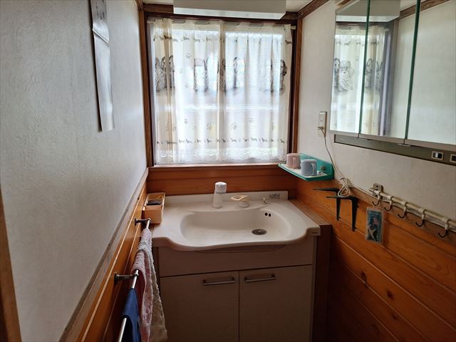 1960s wood house, 14-min walk to station, Yamaguchi