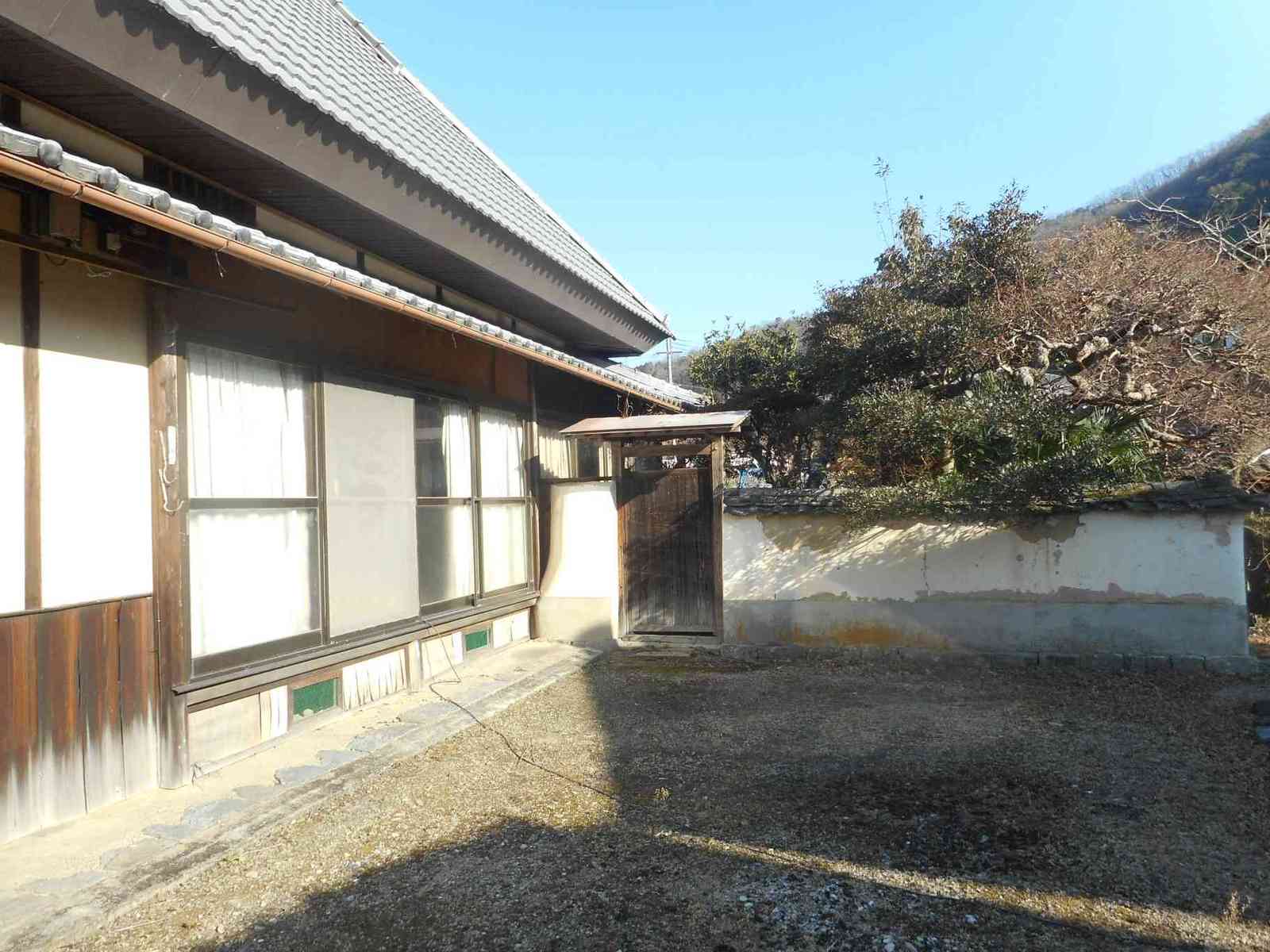 1960s house, 20-min walk to station, Hyogo