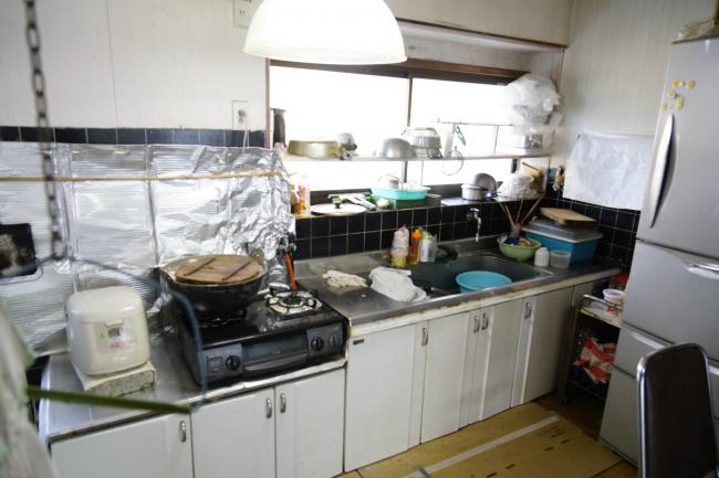 1970s wood house, 15-min walk to station, Ehime
