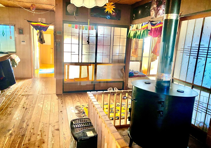 Wood house with storehouses in Nagano