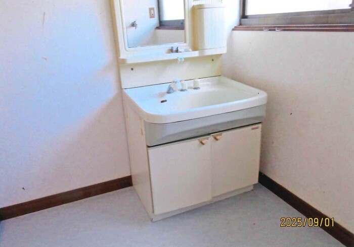 1990s wood house, 7-min walk to station, Kagawa