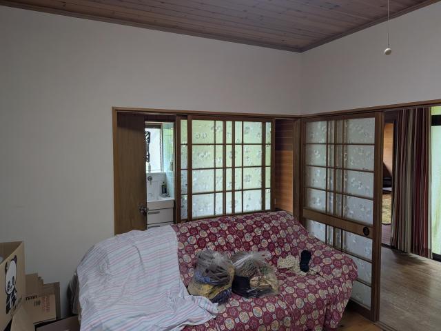 1970s wood house, 19-min walk to station, Nagasaki
