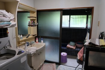 1980s house with outbuildings in Minamisatsuma, Kagoshima