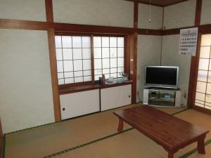 1970s wood house, 12-min walk to station, Kawanishi, Yusui