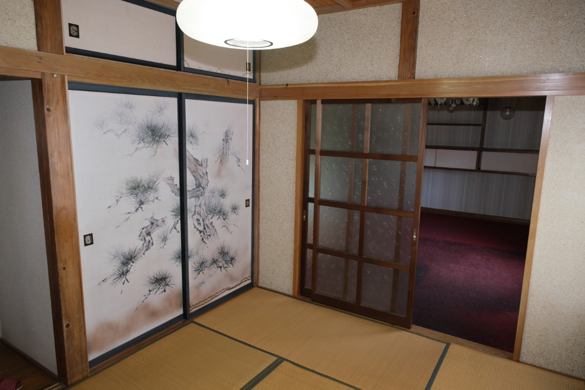 1960s wood house on a large plot in Yamagata