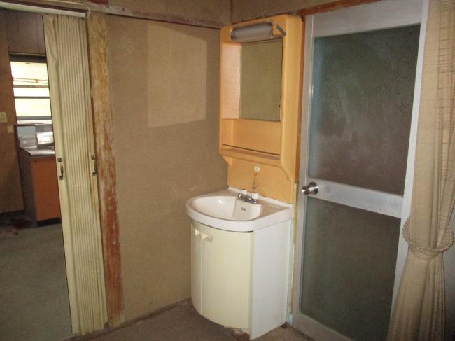 1960s wood house, 17-min walk to station, Okayama