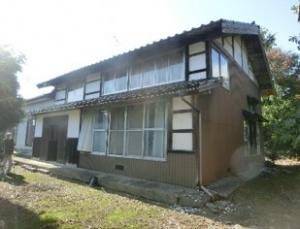 1930s wood house with storehouses in Niigata